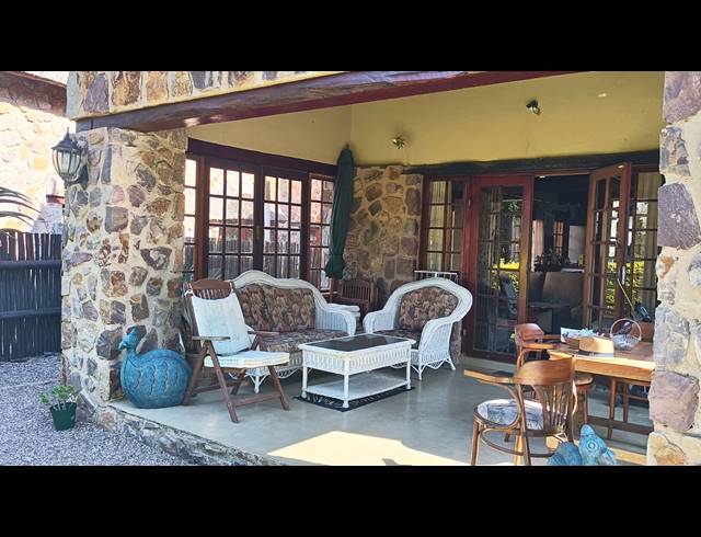 3 BEDROOM TOWNHOUSE FOR SALE IN HILLCREST CENTRAL